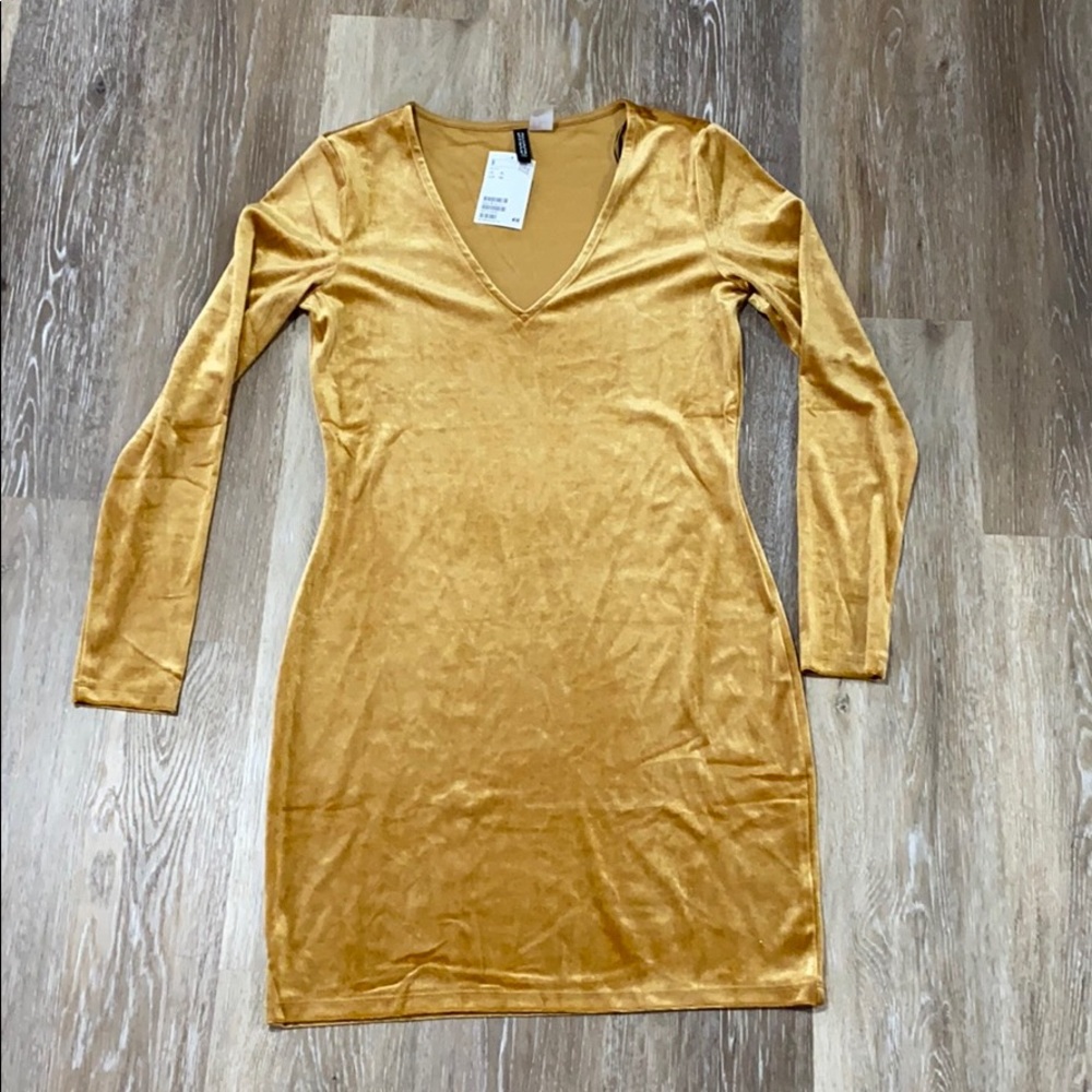 H&M Divided Dark Yellow Velvet Dress